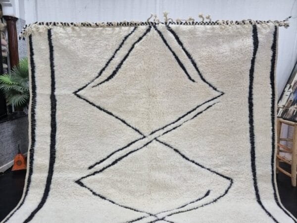 Tiziri – Minimalist Moroccan Carpet - Diamond Line Design