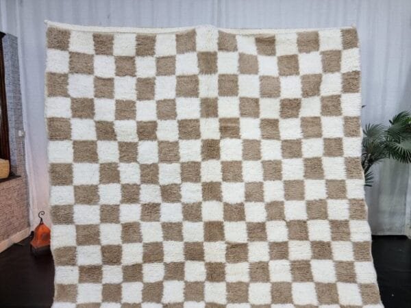 Hiba – Beige and White Checkered Moroccan Rug