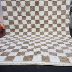 Hiba – Beige and White Checkered Moroccan Rug