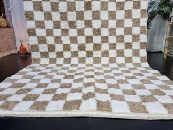 Hiba – Beige and White Checkered Moroccan Rug