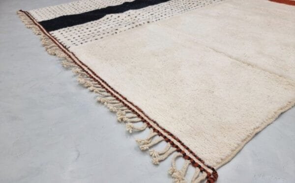 Souad – Timeless Cream Moroccan Rug – Handwoven Tradition