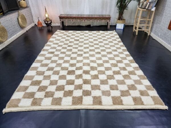 Hiba – Beige and White Checkered Moroccan Rug