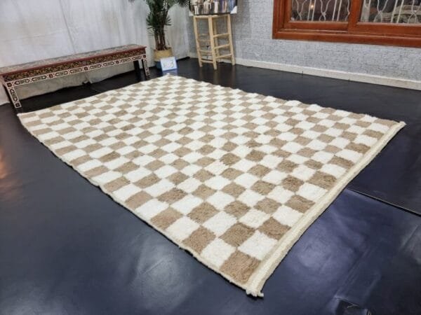 Hiba – Beige and White Checkered Moroccan Rug