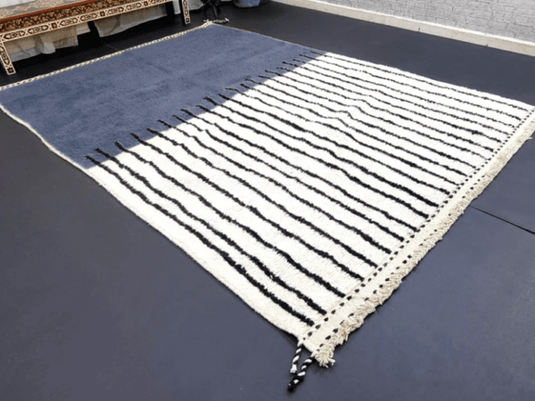 Souad – Linear Moroccan Carpet - Blue and White Elegance
