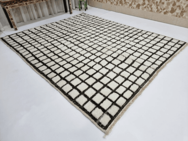 Naima – Black and White Beni Ourain Rug – Modern Elegance