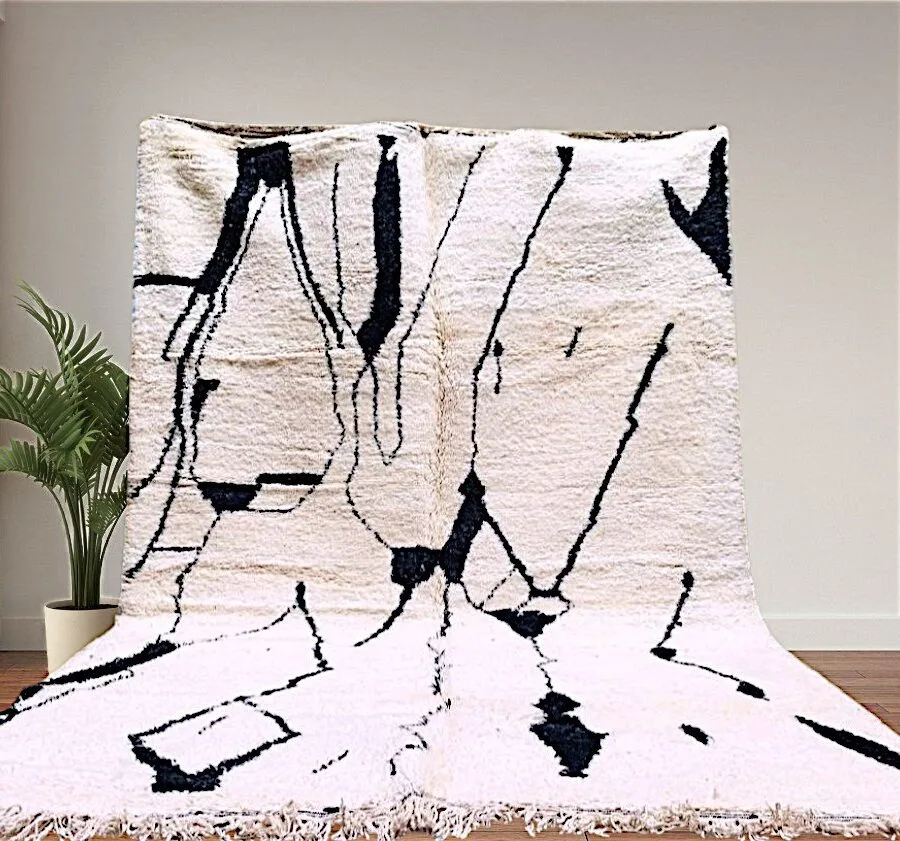 Lamia – Timeless Monochrome Moroccan Rug – Berber Design