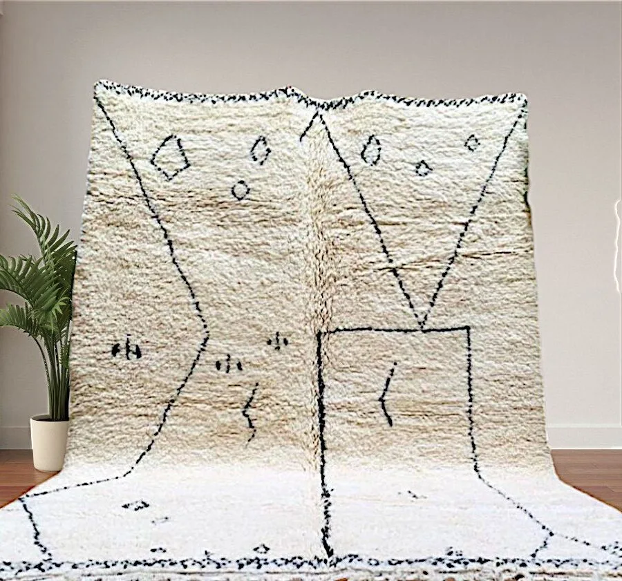 Latifa – Minimalist Moroccan Wool Rug - Tribal Design
