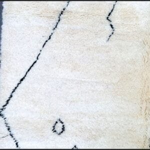 Latifa – Minimalist Moroccan Wool Rug - Tribal Design