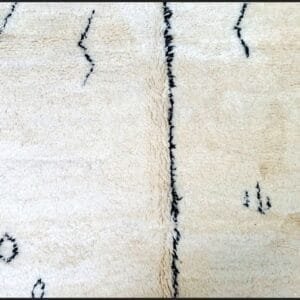 Latifa – Minimalist Moroccan Wool Rug - Tribal Design