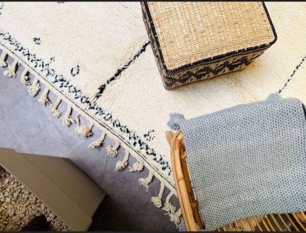 Latifa – Minimalist Moroccan Wool Rug - Tribal Design