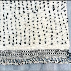 Ghada – Black and White Dotted Moroccan Rug