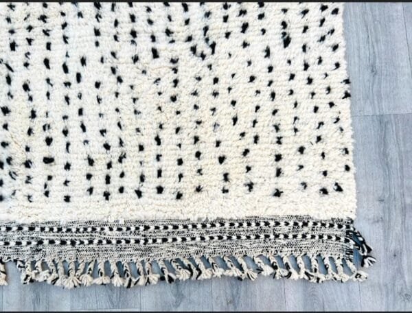 Ghada – Black and White Dotted Moroccan Rug