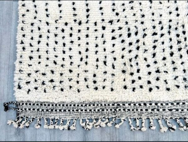 Ghada – Black and White Dotted Moroccan Rug