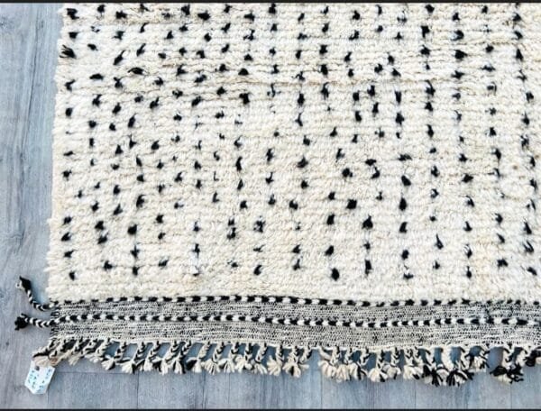 Ghada – Black and White Dotted Moroccan Rug