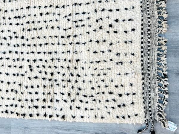 Ghada – Black and White Dotted Moroccan Rug