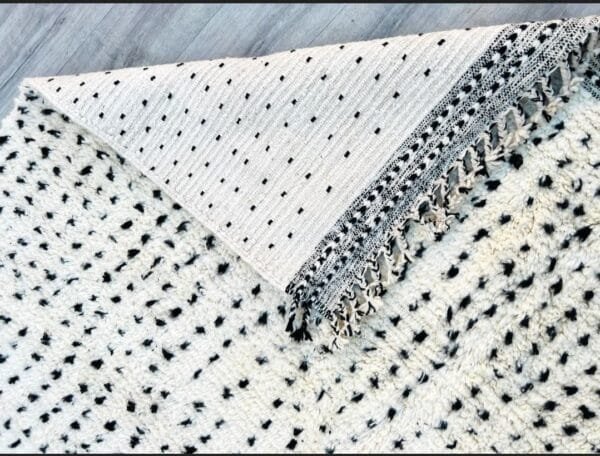 Ghada – Black and White Dotted Moroccan Rug