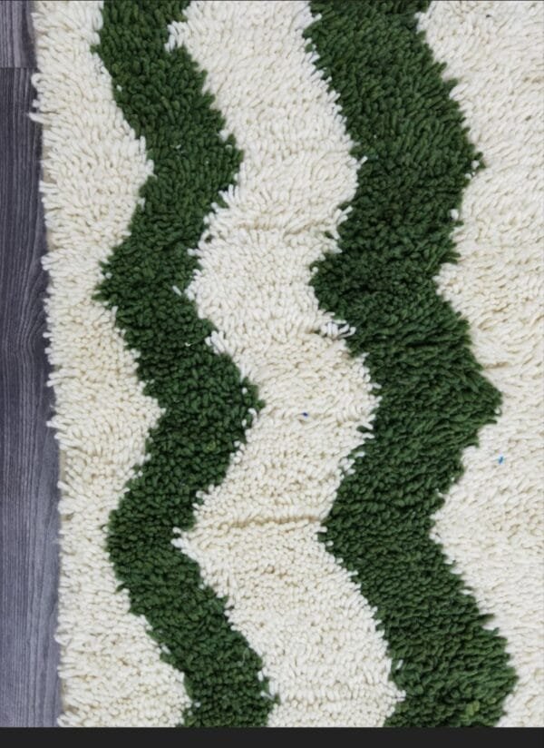 Hanan – Handmade Wavy Green Rug - Moroccan Design