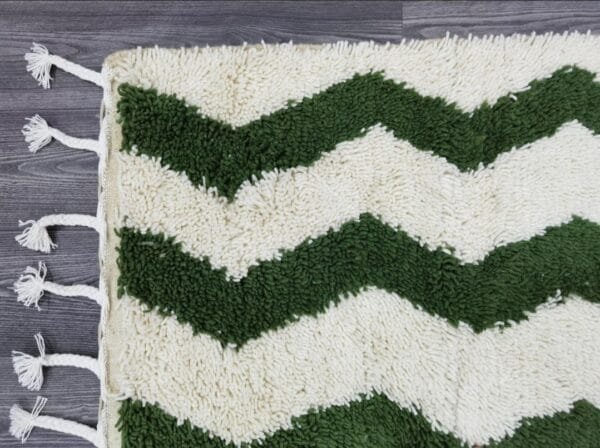 Hanan – Handmade Wavy Green Rug - Moroccan Design