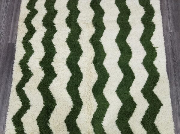 Hanan – Handmade Wavy Green Rug - Moroccan Design