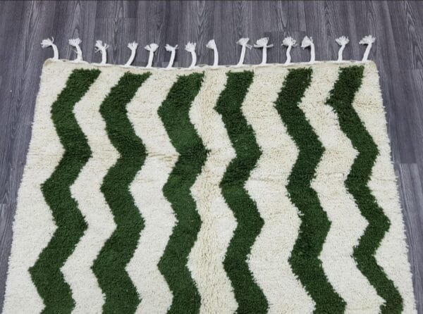 Hanan – Handmade Wavy Green Rug - Moroccan Design