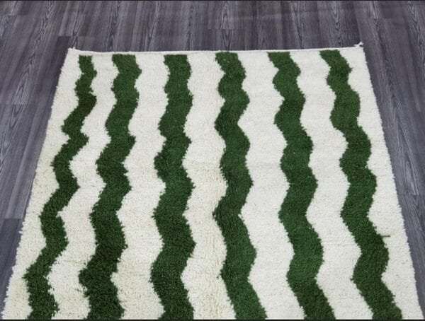Hanan – Handmade Wavy Green Rug - Moroccan Design