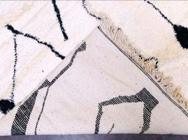 Lamia – Timeless Monochrome Moroccan Rug – Berber Design