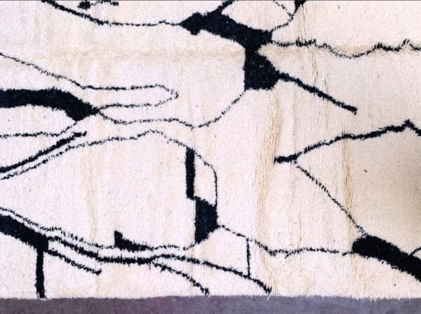 Lamia – Timeless Monochrome Moroccan Rug – Berber Design