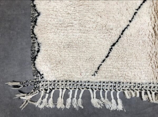 Zahraoua – Timeless Berber Rug - Handwoven Elegance