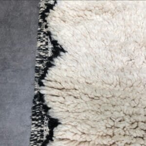 Zahraoua – Timeless Berber Rug - Handwoven Elegance