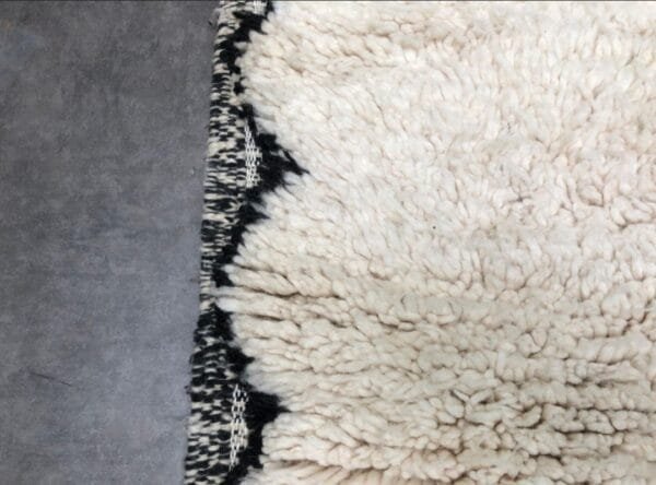 Zahraoua – Timeless Berber Rug - Handwoven Elegance