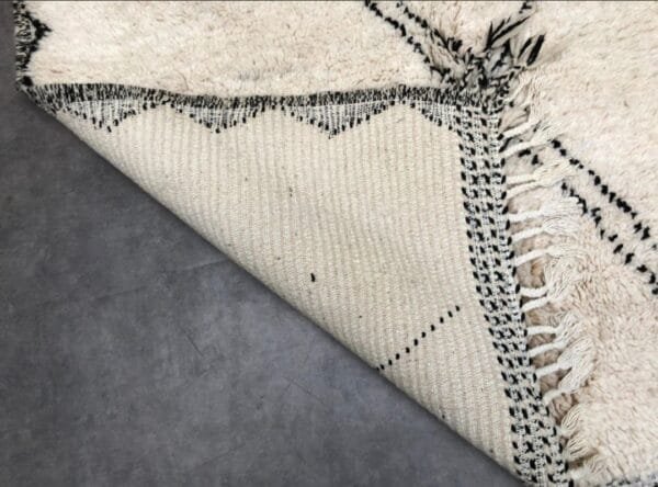 Zahraoua – Timeless Berber Rug - Handwoven Elegance