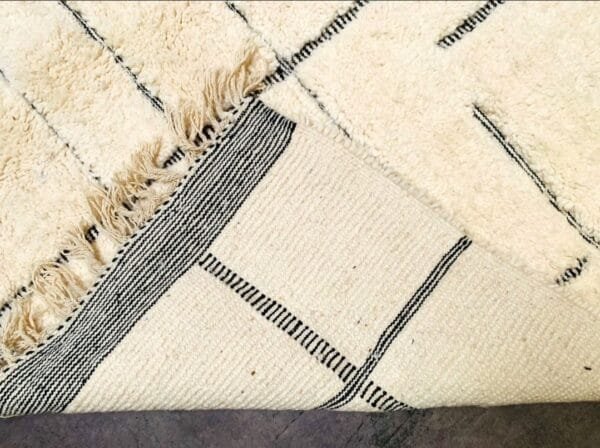 Chadia – Linear Moroccan Rug - Artisan Elegance Redefined