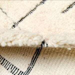 Chadia – Linear Moroccan Rug - Artisan Elegance Redefined