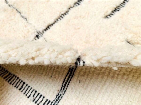 Chadia – Linear Moroccan Rug - Artisan Elegance Redefined