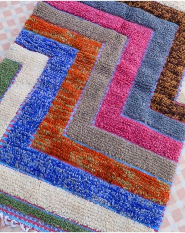 Latifa – Vibrant Moroccan Zigzag Rug : A Burst of Color
