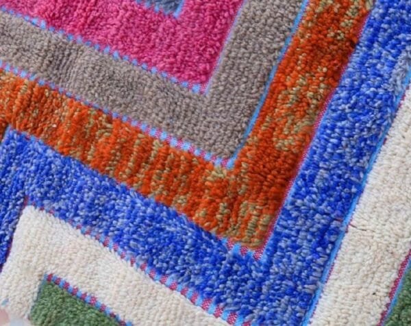 Latifa – Vibrant Moroccan Zigzag Rug : A Burst of Color