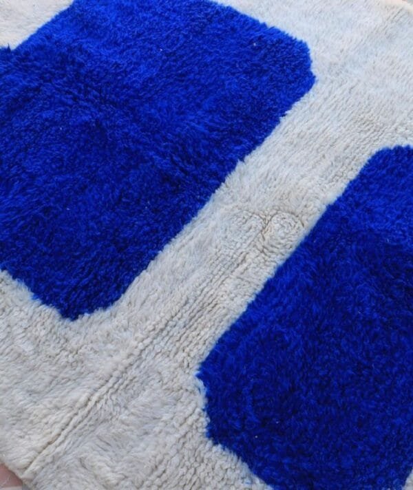 Zainab – Minimalist Moroccan Rug: A Modern Masterpiece