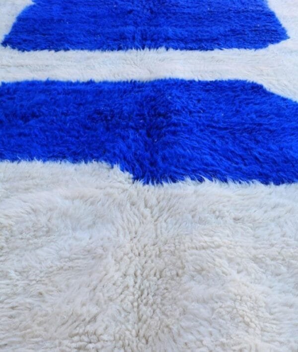 Zainab – Minimalist Moroccan Rug: A Modern Masterpiece