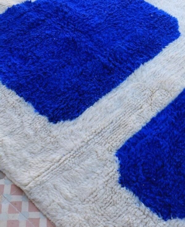 Zainab – Minimalist Moroccan Rug: A Modern Masterpiece