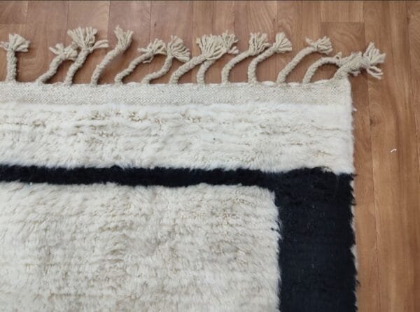 Amira – Bold Geometric Area Rug in Mustard and Black