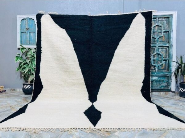 Aicha –Black and White Tribal Rug – Handwoven Moroccan Carpet Black and White Tribal Rug