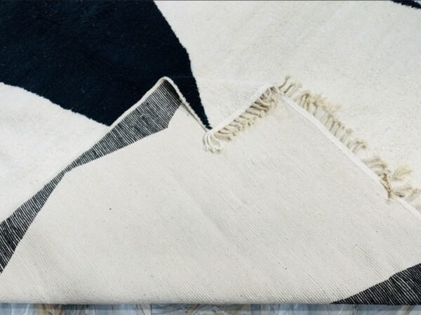 Handwoven Moroccan Rug Aicha –Black and White Tribal Rug – Handwoven Moroccan Carpet